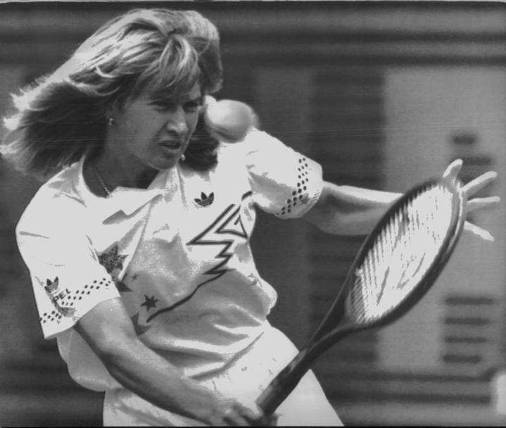 Parigi, 4 giugno 1988: Steffi Graf si aggiudica gli Open di Francia sconfiggendo in finale Natasha Zvereva